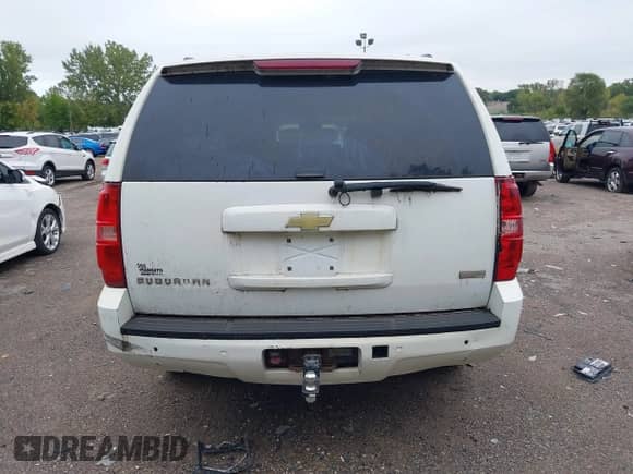 2010 Chevrolet Suburban LT with VIN 1GNUKJE32AR113764, listed as a IAAI auction lot 43277102 with 297,432 mi miles and . Bid and sale history available at DreamBid. Image 16.