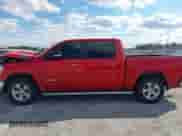 2020 Ram 1500 Lone Star z VIN 1C6RREFM3LN289359, wystawiony jako IAAI lot #43193394 z przebiegiem 116 790 mil mil oraz . Historia ofert i sprzedaży dostępna na DreamBid. Obrazek 14.