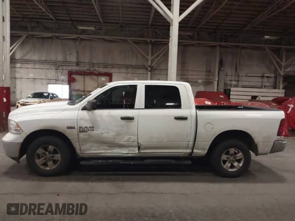 2019 Ram 1500 Express z VIN 1C6RR7KT5KS500926, wystawiony jako IAAI lot #41599373 z przebiegiem 108 928 mil mil oraz . Historia ofert i sprzedaży dostępna na DreamBid. Obrazek 14.