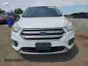 2017 Ford Escape SE z VIN 1FMCU9G97HUA17971, wystawiony jako Copart lot #70576725 z przebiegiem 161 611 mil mil oraz Czysty tytuł • Clean title. Historia ofert i sprzedaży dostępna na DreamBid. Obrazek 5.