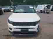 2019 Jeep Compass Latitude z VIN 3C4NJDBB5KT656449, wystawiony jako IAAI lot #42904599 z przebiegiem 82 817 mil mil oraz . Historia ofert i sprzedaży dostępna na DreamBid. Obrazek 12.