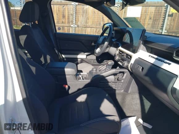 2024 Toyota Tacoma SR5 with VIN 3TYLB5JN9RT004030, listed as a IAAI auction lot 43486815 with 27,397 mi miles and . Bid and sale history available at DreamBid. Image 5.