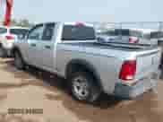 2012 Ram 1500 ST z VIN 1C6RD7FPXCS314926, wystawiony jako IAAI lot #42485348 z przebiegiem 77 663 mil mil oraz . Historia ofert i sprzedaży dostępna na DreamBid. Obrazek 3.