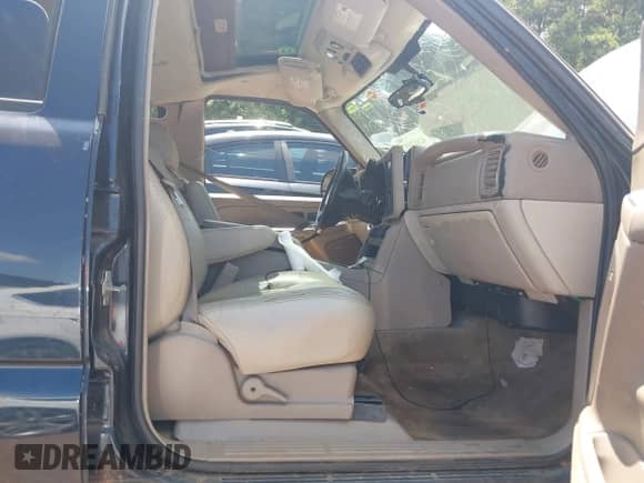 2004 Chevrolet Tahoe LT with VIN 1GNEC13Z94J281980, listed as a IAAI auction lot 42812157 with Not provided miles and . Bid and sale history available at DreamBid. Image 5.