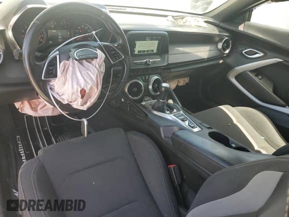 2018 Chevrolet Camaro 1LS z VIN 1G1FA1RX6J0137645, wystawiony jako Copart lot #55106625 z przebiegiem 52 627 mil mil oraz Szkoda całkowita • Salvage title. Historia ofert i sprzedaży dostępna na DreamBid. Obrazek 8.