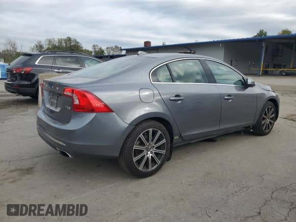 2018 Volvo S60 Inscription с VIN LYV402HK7JB172744, выставлен на аукционе Copart как лот 81407525 с пробегом 62 826 миль миль и Списание • Salvage title. История ставок и продаж доступна на DreamBid. Изображение 3.