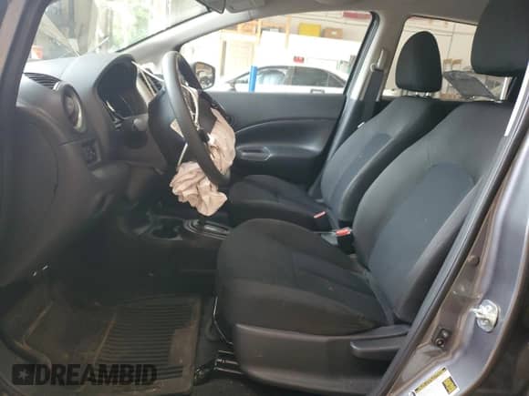 2017 Nissan Note SV z VIN 3N1CE2CP1HL377019, wystawiony jako Copart lot #69971215 z przebiegiem 43 432 mil mil oraz Szkoda całkowita • Salvage title. Historia ofert i sprzedaży dostępna na DreamBid. Obrazek 7.