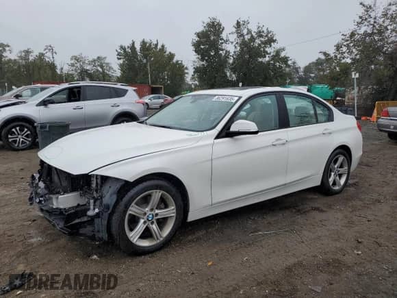 2014 BMW 3 Series 328i xDrive с VIN WBA3B3C50EJ981431, выставлен на аукционе Copart как лот 86291635 с пробегом 69 337 миль миль и Списание • Salvage title. История ставок и продаж доступна на DreamBid. Изображение 1.