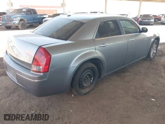 2007 Chrysler 300 Signature with VIN 2C3LA53G77H662572, listed as a IAAI auction lot 42521200 with 190,377 mi miles and . Bid and sale history available at DreamBid. Image 4.