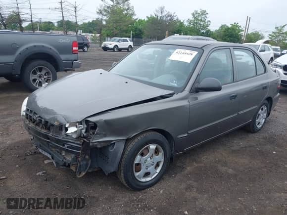 2002 Hyundai Accent GL z VIN KMHCG45C52U372587, wystawiony jako IAAI lot #42244428 z przebiegiem 43 538 mil mil oraz . Historia ofert i sprzedaży dostępna na DreamBid. Obrazek 17.