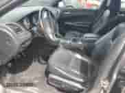 2012 Chrysler 300 C z VIN 2C3CCAET1CH288788, wystawiony jako Copart lot #66986045 z przebiegiem 86 929 mil mil oraz Szkoda całkowita • Salvage title. Historia ofert i sprzedaży dostępna na DreamBid. Obrazek 7.