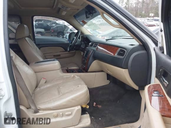 2008 Chevrolet Tahoe LTZ с VIN 1GNFC13JX8R102464, выставлен на аукционе IAAI как лот 41531849 с пробегом 340 035 миль миль и . История ставок и продаж доступна на DreamBid. Изображение 5.