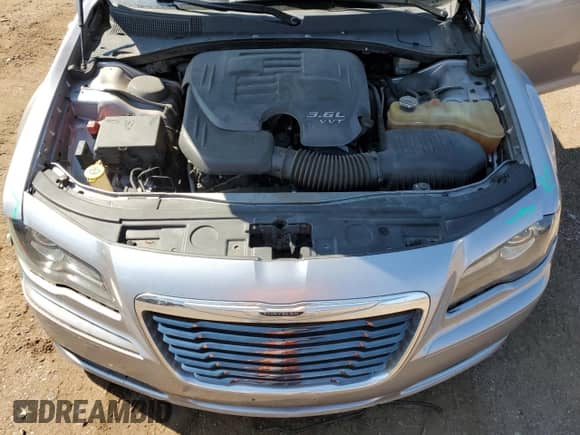 2013 Chrysler 300 S z VIN 2C3CCABG8DH743175, wystawiony jako Copart lot #69150755 z przebiegiem 164 524 mil mil oraz Szkoda całkowita • Salvage title. Historia ofert i sprzedaży dostępna na DreamBid. Obrazek 11.