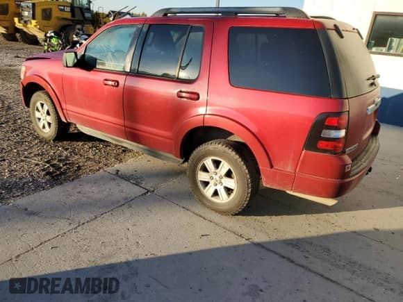 2010 Ford Explorer XLT с VIN 1FMEU7DE0AUA14480, выставлен на аукционе Copart как лот 82206755 с пробегом 218 969 миль миль и Списание • Salvage title. История ставок и продаж доступна на DreamBid. Изображение 2.