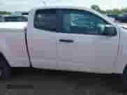 2015 Chevrolet Colorado 2WD WT z VIN 1GCHSAEA6F1187994, wystawiony jako IAAI lot #42365665 z przebiegiem 170 417 mil mil oraz . Historia ofert i sprzedaży dostępna na DreamBid. Obrazek 13.