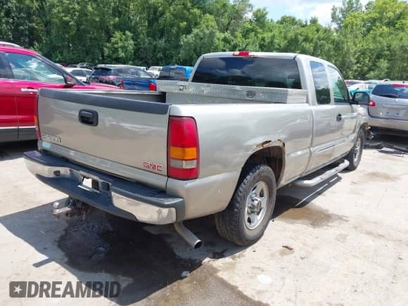 2003 GMC Sierra 1500 SLE with VIN 2GTEC19T031377419, listed as a IAAI auction lot 42665454 with 199,579 mi miles and . Bid and sale history available at DreamBid. Image 4.