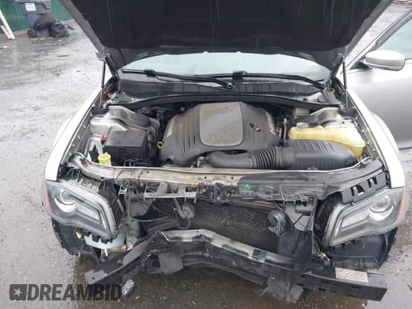 2013 Chrysler 300 S с VIN 2C3CCABT5DH660784, выставлен на аукционе IAAI как лот 42308116 с пробегом 150 587 миль миль и . История ставок и продаж доступна на DreamBid. Изображение 10.