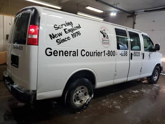 2017 Chevrolet Express Cargo with VIN 1GCWGBFF7H1103452, listed as a Copart auction lot 44024895 with 250,899 mi miles and Clean title. Bid and sale history available at DreamBid. Image 3.