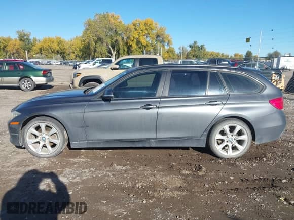 2014 BMW 3 Series 328i xDrive с VIN WBA3G7C52EF186165, выставлен на аукционе IAAI как лот 43443741 с пробегом 188 931 миль миль и . История ставок и продаж доступна на DreamBid. Изображение 14.