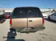 1996 Chevrolet Tahoe z VIN 1GNEK13R1TJ385350, wystawiony jako Copart lot #77593884 z przebiegiem 169 178 mil mil oraz Szkoda całkowita • Salvage title. Historia ofert i sprzedaży dostępna na DreamBid. Obrazek 6.