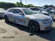 2013 Chrysler 300 S z VIN 2C3CCABG6DH659274, wystawiony jako Copart lot #67103085 z przebiegiem 164 758 mil mil oraz Szkoda całkowita • Salvage title. Historia ofert i sprzedaży dostępna na DreamBid. Obrazek 4.