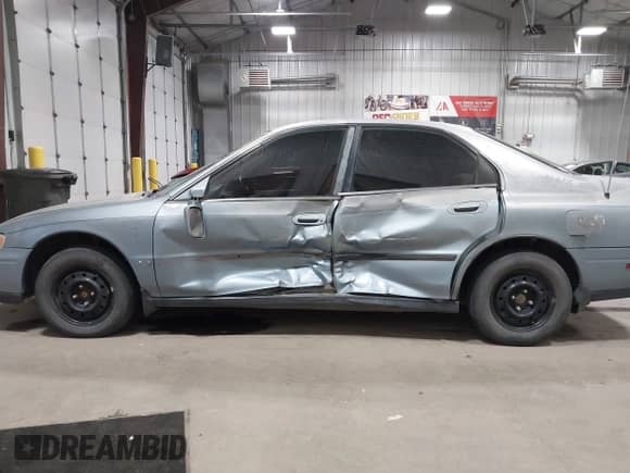 1995 Honda Accord LX with VIN 1HGCD5637SA100093, listed as a IAAI auction lot 43136050 with 153,199 mi miles and . Bid and sale history available at DreamBid. Image 14.