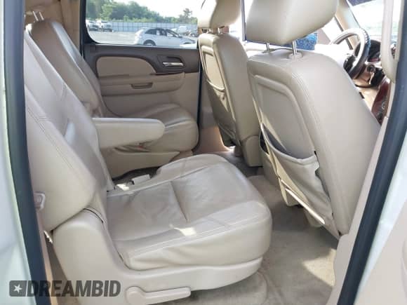 2010 Chevrolet Suburban LTZ z VIN 1GNUCKE00AR176516, wystawiony jako IAAI lot #42326903 z przebiegiem 189 777 mil mil oraz . Historia ofert i sprzedaży dostępna na DreamBid. Obrazek 8.
