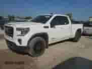 2021 GMC Sierra 1500 Elevation z VIN 1GTR9CEKXMZ163944, wystawiony jako Copart lot #70140455 z przebiegiem 81 884 mil mil oraz Szkoda całkowita • Salvage title. Historia ofert i sprzedaży dostępna na DreamBid. Obrazek 1.
