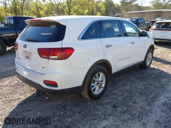 2020 Kia Sorento LX with VIN 5XYPG4A32LG642292, listed as a IAAI auction lot 42045386 with 255,984 mi miles and . Bid and sale history available at DreamBid. Image 4.