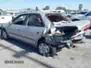 1998 Honda Accord LX z VIN 1HGCG1642WA065770, wystawiony jako IAAI lot #42278962 z przebiegiem 358 127 mil mil oraz . Historia ofert i sprzedaży dostępna na DreamBid. Obrazek 3.