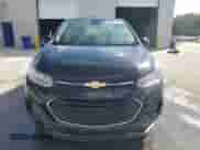 2017 Chevrolet Trax LS z VIN 3GNCJNSB4HL278041, wystawiony jako Copart lot #71124045 z przebiegiem 133 318 mil mil oraz Czysty tytuł • Clean title. Historia ofert i sprzedaży dostępna na DreamBid. Obrazek 5.