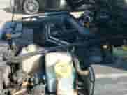 2001 Jeep Wrangler Sport z VIN 1J4FA49S01P329609, wystawiony jako IAAI lot #43091103 z przebiegiem 151 346 mil mil oraz . Historia ofert i sprzedaży dostępna na DreamBid. Obrazek 13.