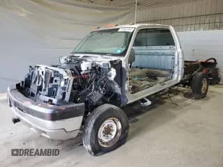 2005 Chevrolet Silverado 2500HD LS с VIN 1GCHK29U35E316534, выставлен на аукционе Copart как лот 71202195 с пробегом Не указан миль и Списание • Salvage title. История ставок и продаж доступна на DreamBid. Изображение 1.