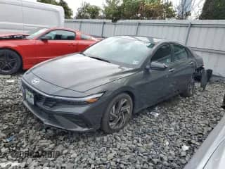 2025 Hyundai Elantra SEL Sport с VIN KMHLM4DG1SU933039, выставлен на аукционе Copart как лот 85547035 с пробегом 378 миль миль и Списание • Salvage title. История ставок и продаж доступна на DreamBid. Изображение 1.