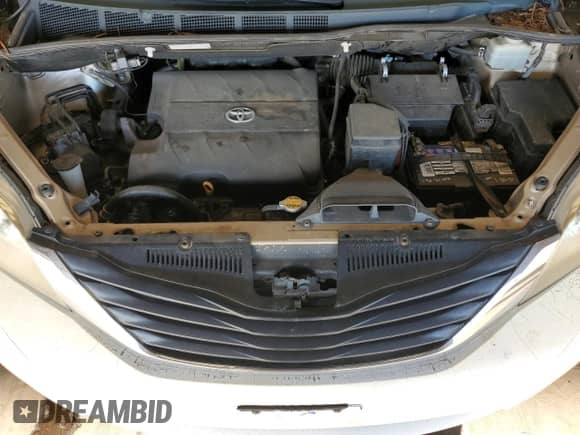 2011 Toyota Sienna LE AAS z VIN 5TDKK3DC9BS134854, wystawiony jako Copart lot #85203905 z przebiegiem 127 829 mil mil oraz Czysty tytuł • Clean title. Historia ofert i sprzedaży dostępna na DreamBid. Obrazek 12.