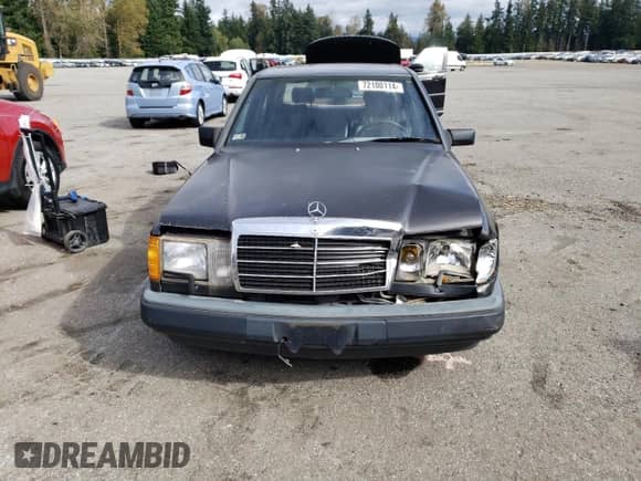 1989 Mercedes-Benz 300 E with VIN WDBEA30D8KB012989, listed as a Copart auction lot 72100114 with 137,798 mi miles and Clean title. Bid and sale history available at DreamBid. Image 5.