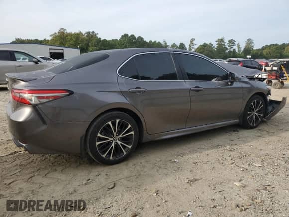 2018 Toyota Camry SE с VIN 4T1B11HK0JU537832, выставлен на аукционе Copart как лот 83764795 с пробегом 71 092 миль миль и Списание • Salvage title. История ставок и продаж доступна на DreamBid. Изображение 3.