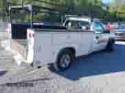 2004 Chevrolet Silverado 2500HD z VIN 1GBHC24U44E219043, wystawiony jako IAAI lot #43102077 z przebiegiem 182 868 mil mil oraz . Historia ofert i sprzedaży dostępna na DreamBid. Obrazek 4.