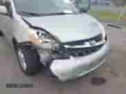 2006 Toyota Sienna XLE z VIN 5TDBA22C96S071602, wystawiony jako IAAI lot #42918077 z przebiegiem 214 818 mil mil oraz . Historia ofert i sprzedaży dostępna na DreamBid. Obrazek 6.