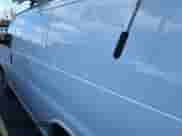 2017 Chevrolet Express Cargo z VIN 1GCWGAFF0H1325647, wystawiony jako IAAI lot #43558820 z przebiegiem 237 387 mil mil oraz . Historia ofert i sprzedaży dostępna na DreamBid. Obrazek 5.