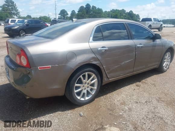 2012 Chevrolet Malibu LTZ z VIN 1G1ZG5E73CF146618, wystawiony jako IAAI lot #42333042 z przebiegiem 192 772 mil mil oraz . Historia ofert i sprzedaży dostępna na DreamBid. Obrazek 4.