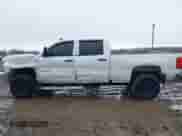 2017 Chevrolet Silverado 2500HD Work Truck z VIN 1GC1KUEG5HF222795, wystawiony jako IAAI lot #41717477 z przebiegiem 223 784 mil mil oraz . Historia ofert i sprzedaży dostępna na DreamBid. Obrazek 15.