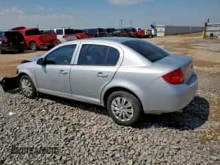 2010 Chevrolet Cobalt LS с VIN 1G1AB5F57A7131457, выставлен на аукционе Copart как лот 68693795 с пробегом 230 893 миль миль и Списание • Salvage title. История ставок и продаж доступна на DreamBid. Изображение 2.