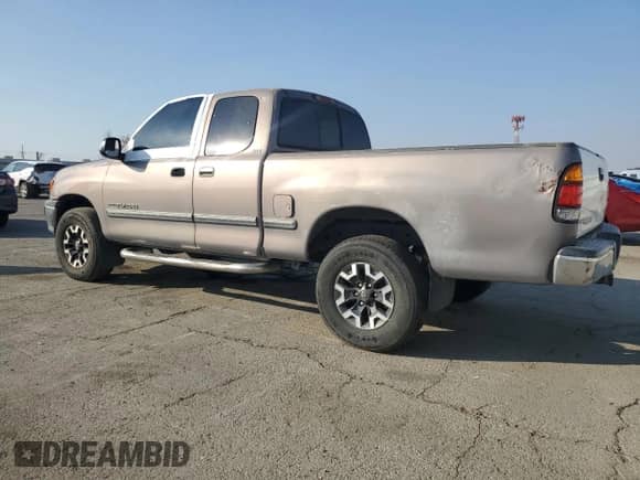 2002 Toyota Tundra SR5 z VIN 5TBRN34182S269157, wystawiony jako Copart lot #90070645 z przebiegiem 245 574 mil mil oraz Czysty tytuł • Clean title. Historia ofert i sprzedaży dostępna na DreamBid. Obrazek 2.