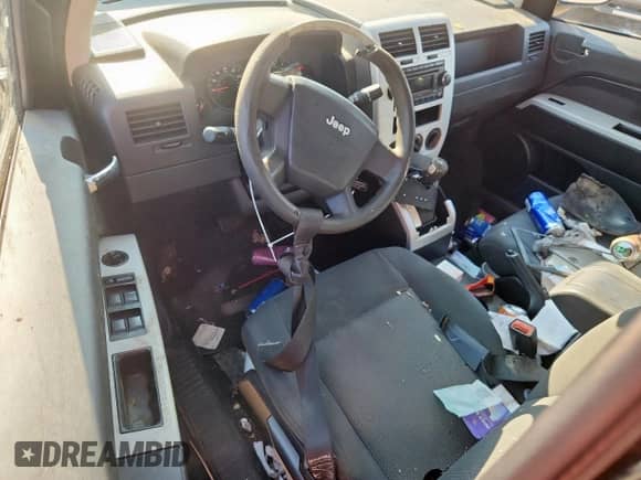 2008 Jeep Compass Sport с VIN 1J8FT47W18D741841, выставлен на аукционе Copart как лот 71037345 с пробегом 164 940 миль миль и Списание • Salvage title. История ставок и продаж доступна на DreamBid. Изображение 8.