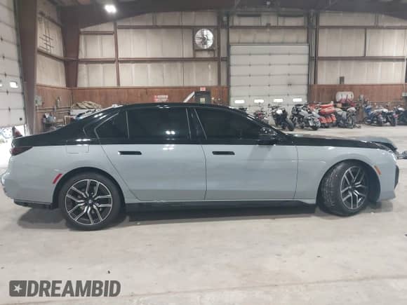 2024 BMW 7 Series 740i z VIN WBA23EH03RCP56318, wystawiony jako IAAI lot #42491064 z przebiegiem 30 364 mil mil oraz . Historia ofert i sprzedaży dostępna na DreamBid. Obrazek 14.