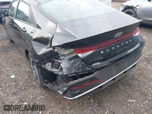 2025 Hyundai Elantra SEL Sport с VIN KMHLM4DG6SU928435, выставлен на аукционе IAAI как лот 43274661 с пробегом 5 619 миль миль и . История ставок и продаж доступна на DreamBid. Изображение 6.
