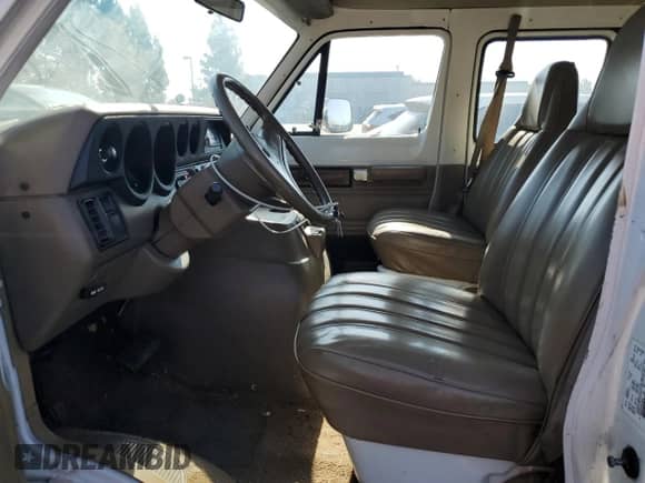 1992 Dodge Passenger with VIN 2B4HB25Y2NK166045, listed as a Copart auction lot 64503405 with 88,372 mi miles and Clean title. Bid and sale history available at DreamBid. Image 7.