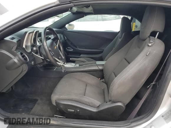 2014 Chevrolet Camaro LT z VIN 2G1FB3D3XE9264388, wystawiony jako Copart lot #85725845 z przebiegiem 186 827 mil mil oraz Szkoda całkowita • Salvage title. Historia ofert i sprzedaży dostępna na DreamBid. Obrazek 7.