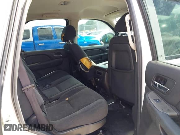 2010 Chevrolet Tahoe LS с VIN 1GNMCAE01AR262122, выставлен на аукционе IAAI как лот 42521429 с пробегом 214 686 миль миль и . История ставок и продаж доступна на DreamBid. Изображение 8.